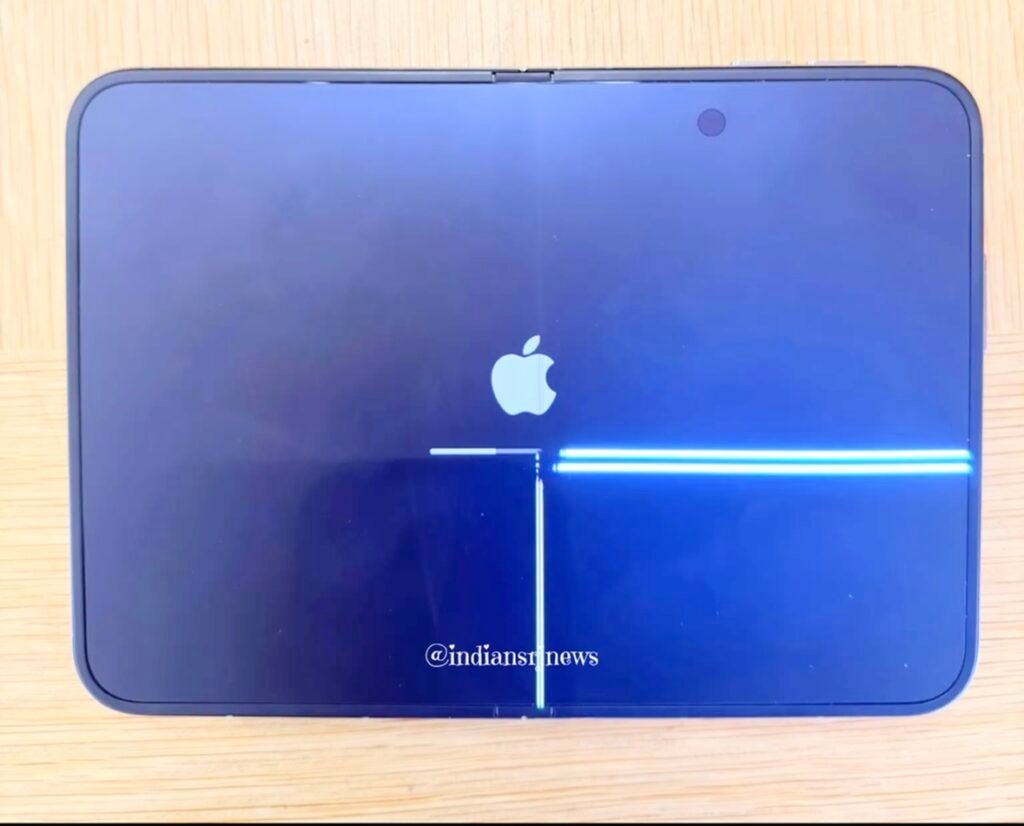 Apple के पहले फोल्डेबल iPhone Duo की स्क्रीन में आई दरारें, कंपनी ने प्रभावित यूजर्स को रिप्लेसमेंट के लिए AppleCare से संपर्क करने को कहा