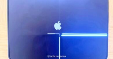 Apple’s First Foldable iPhone Duo Faces Display Cracking Reports; Company Advises Affected Users to Contact AppleCare for Replacement